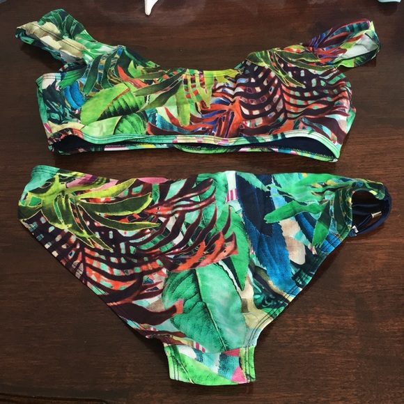 Bikini - Picture 2 of 2